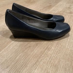 Lifestride Navy Blue Wedge Heel Pump 6.5 wide